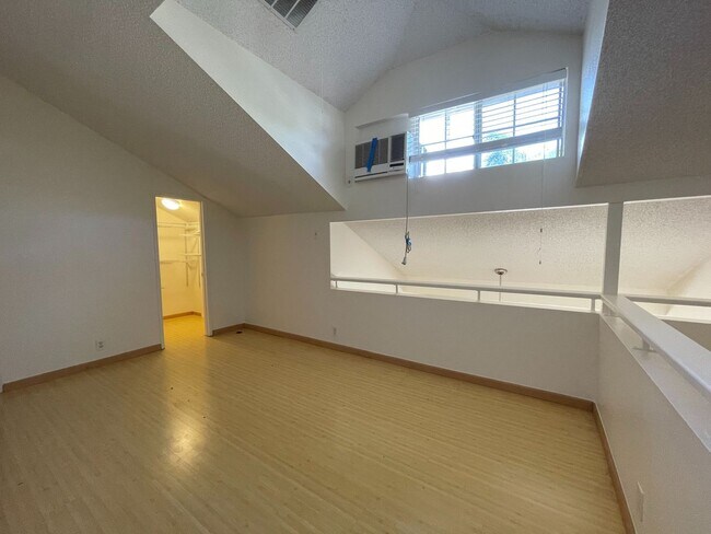 Building Photo - Crosspointe Centrally Located in Honolulu ...