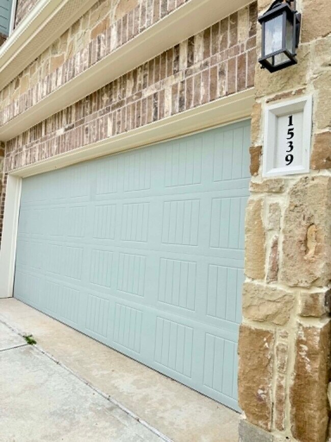 Building Photo - 1539 Crystal Stream Dr