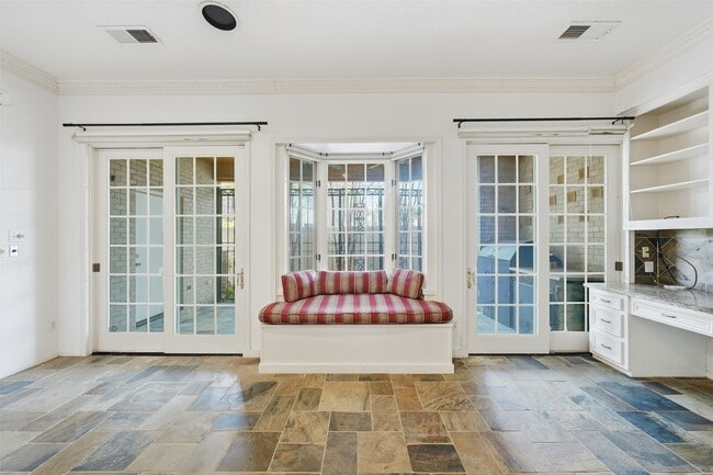 Building Photo - 4063 Breakwood Dr