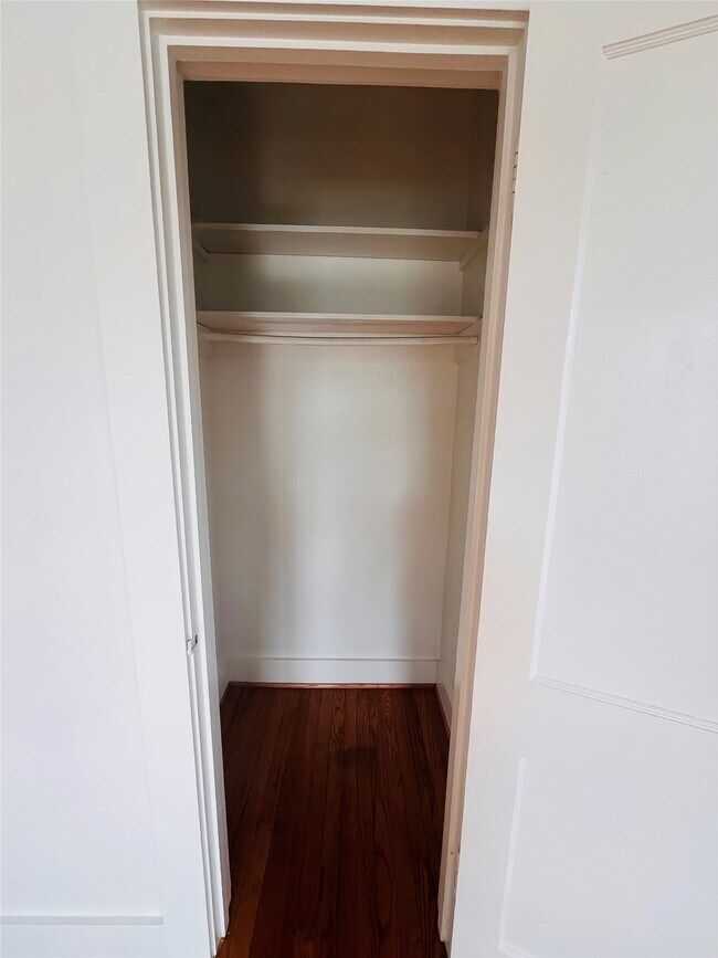 Building Photo - 1553 Dover St