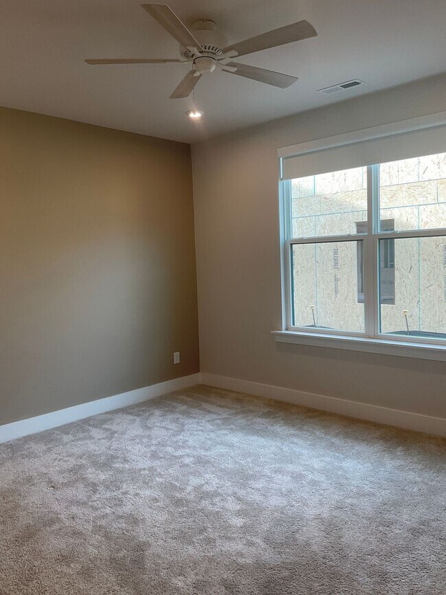 Building Photo - Welcome to this charming two-story townhome in the heart of Belmont, NC.