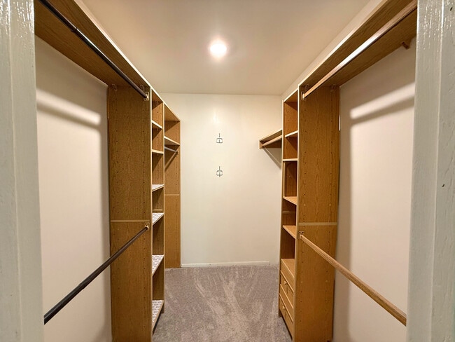 Building Photo - 941 Yosemite Trail