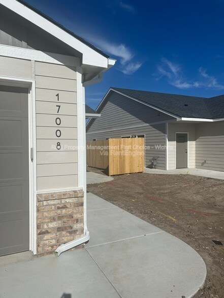 Building Photo - 17008 Kashmir St