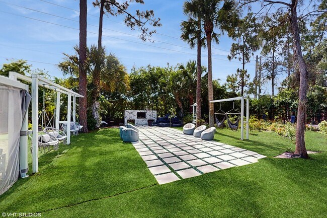 Building Photo - 377 Squire Dr
