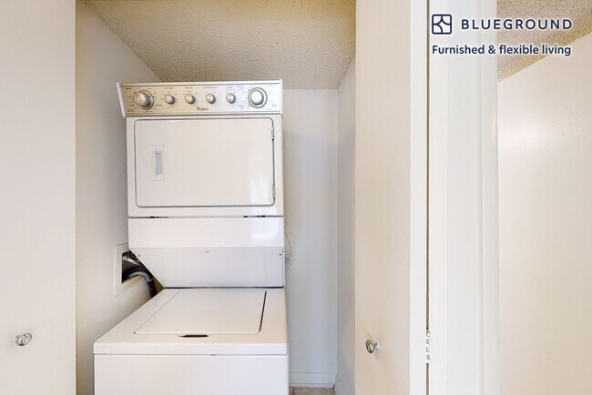 Building Photo - 10300 Hickory Ridge Rd