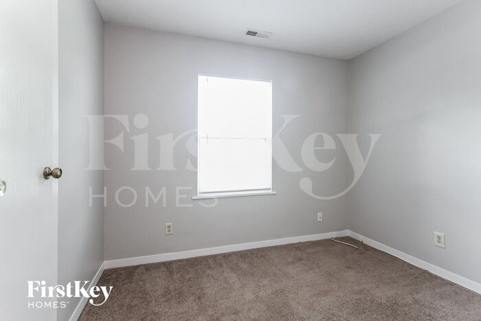 Building Photo - 5639 Dry Den Dr