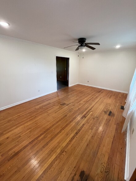 Building Photo - 286 E Noel Dr