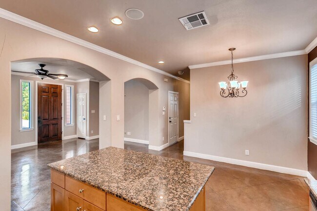 Building Photo - 906 Juniper St, Austin, Texas 78702