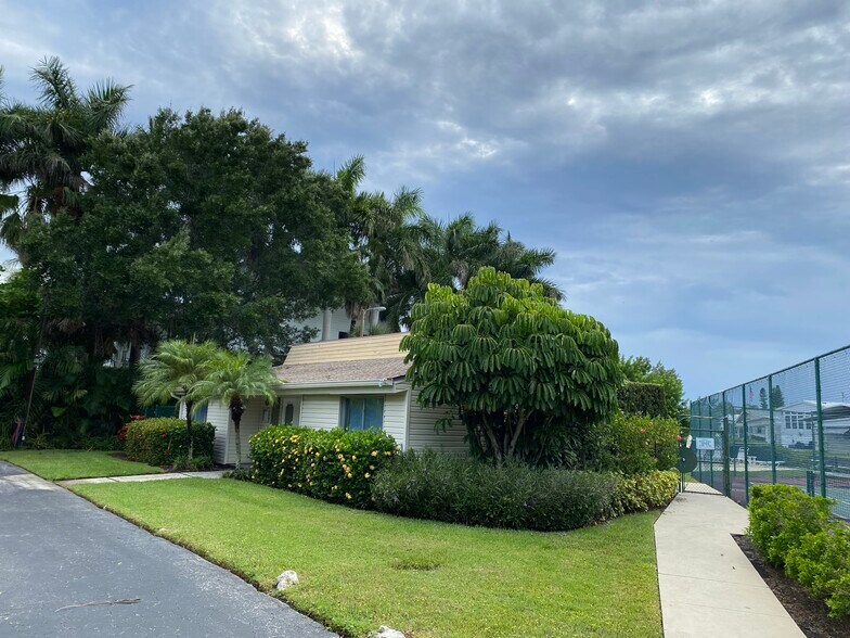 Clubhouse - 1714 69th Ave W