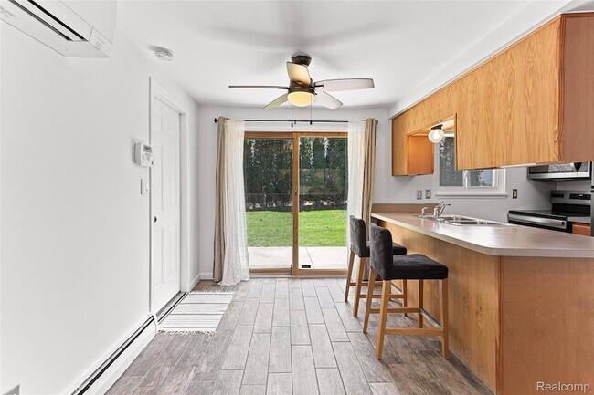 Building Photo - 25690 Glamorgan Dr