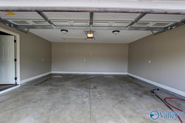 Building Photo - 22947 Pin Oak Dr