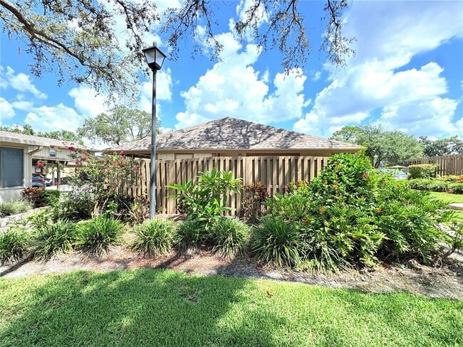 Building Photo - 851 Creekway Ct