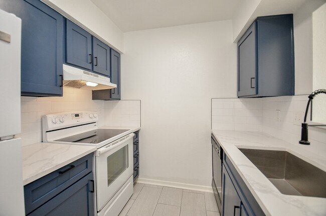 Building Photo - 2333 Bering Dr