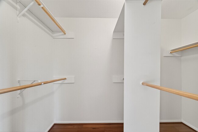 Building Photo - 7505 Memorial Woods Dr