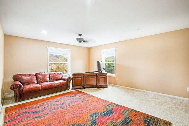 Building Photo - Spacious Amazing 6 bed in Fairwood!