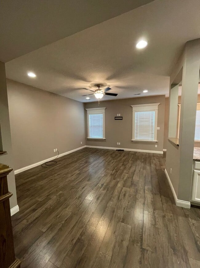 Building Photo - Custom Built 3 bed 2.5 bath Home Nestled A...