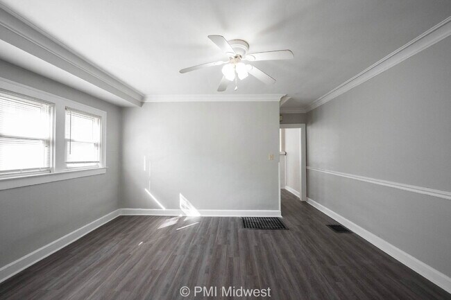 Building Photo - "Charming 3 Bedroom with Hardwood Floors i...