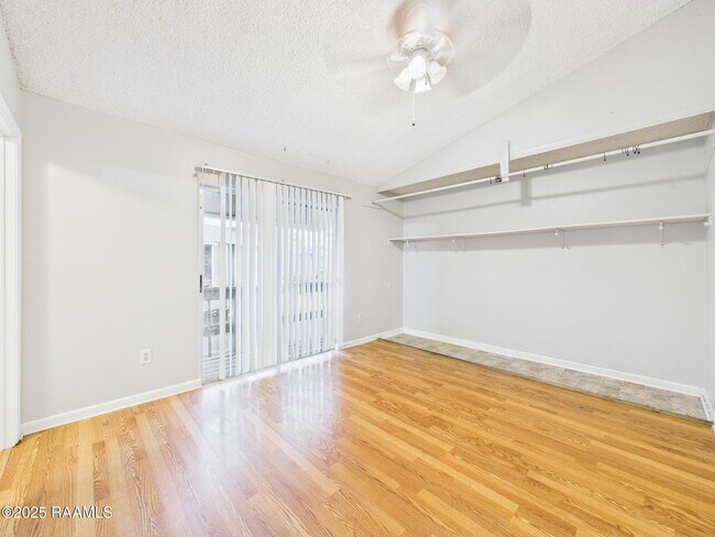 Building Photo - 506 Fox Run Ave