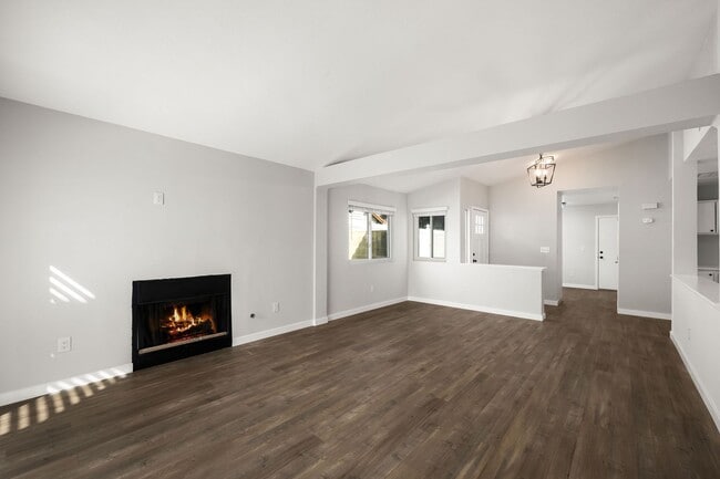 Building Photo - Beautiful Highland Home