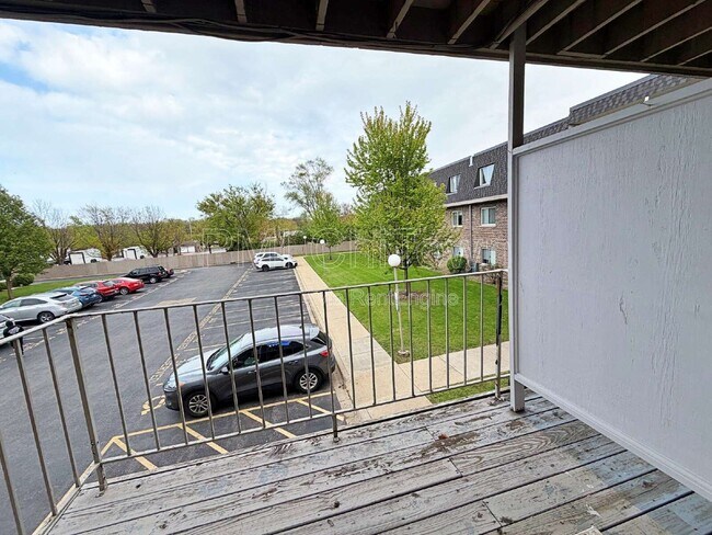 Building Photo - 841 Blossom Ln