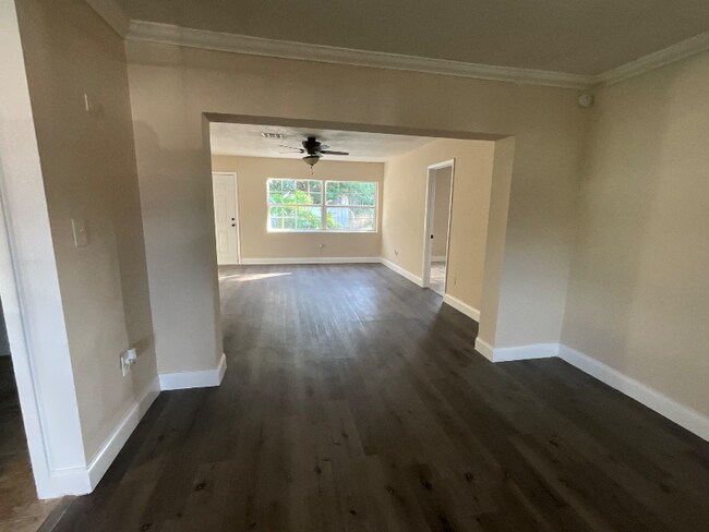 Building Photo - 10924 124th Ave N