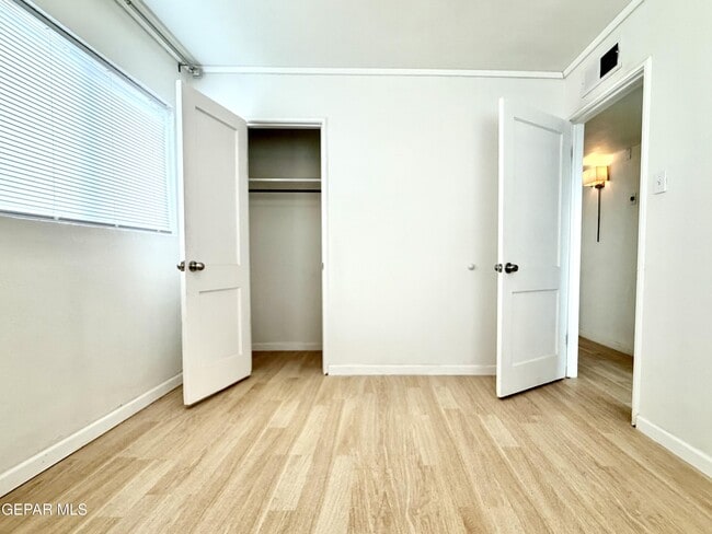 Building Photo - 805 Santa Barbara Dr
