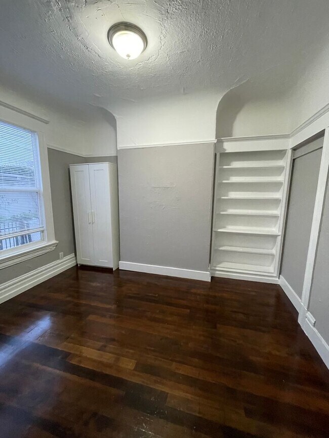 Building Photo - 854 36th St