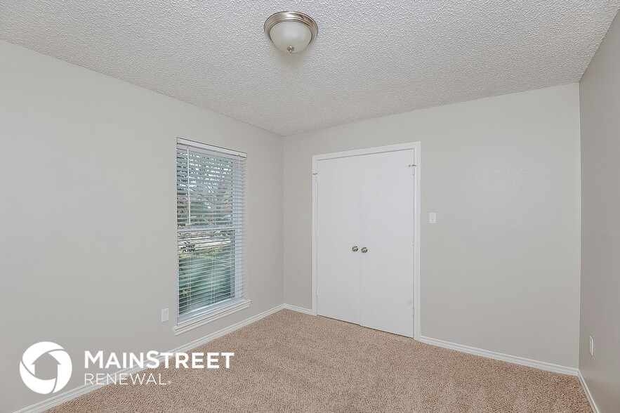 Building Photo - 707 Gunnison Ct