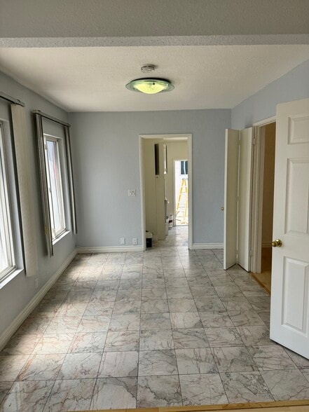 Dining room - 14933 Sylvan St