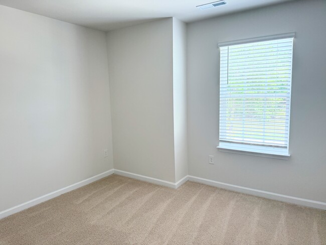 Building Photo - 251 Perseus St