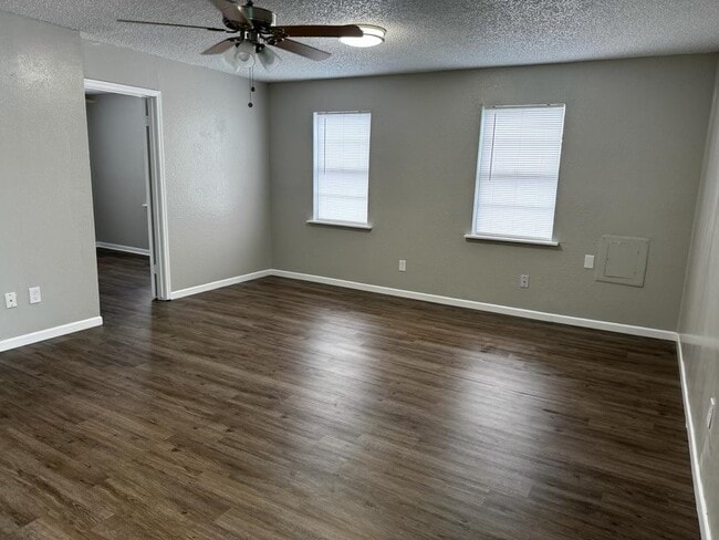 Building Photo - 717 6th St