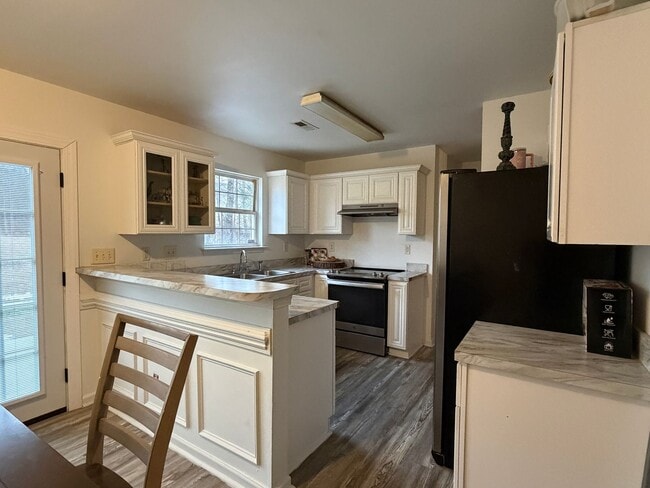 Building Photo - Spacious 4-Bedroom Rental Home with Garage