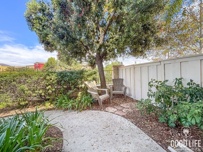 Building Photo - Modern 4BD/3BA Townhouse in San Miguel Ran...