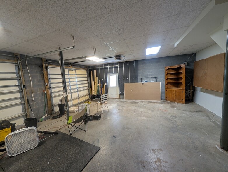 Building Photo - 627 Edmisten Rd