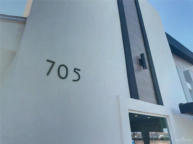 Building Photo - 34 N Emerald Ave