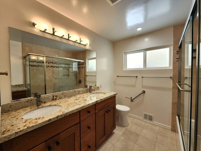 Building Photo - Charming Single Family Home Located in Sou...