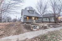 Building Photo - 2 Bedroom 1 Bath Home - Big 2 Stall Detached Garage