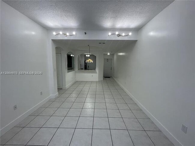 Building Photo - 905 NW 82nd Ave