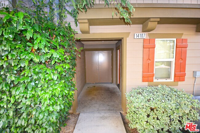 Building Photo - 14107 W Birch Ln