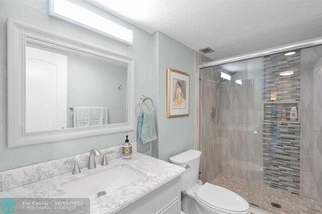 Building Photo - 1147 Hillsboro Mile