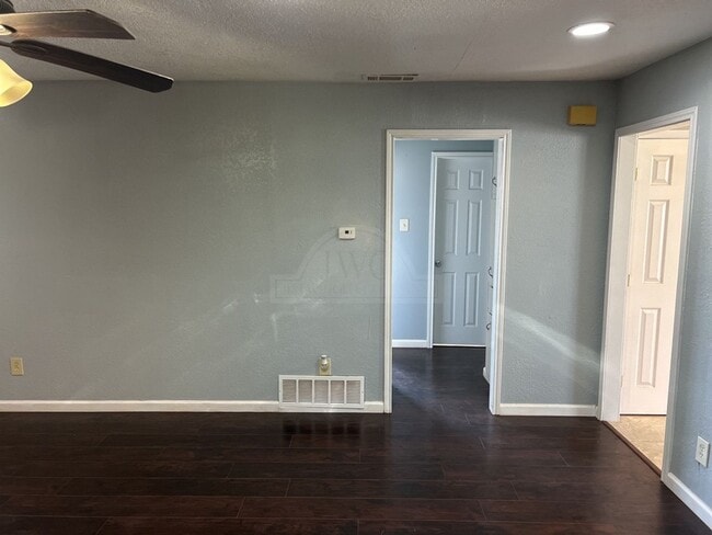Building Photo - **2 weeks Free Rent***2310 Zinnia Court, K...
