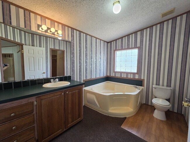 Building Photo - 3-2 Mobile Home