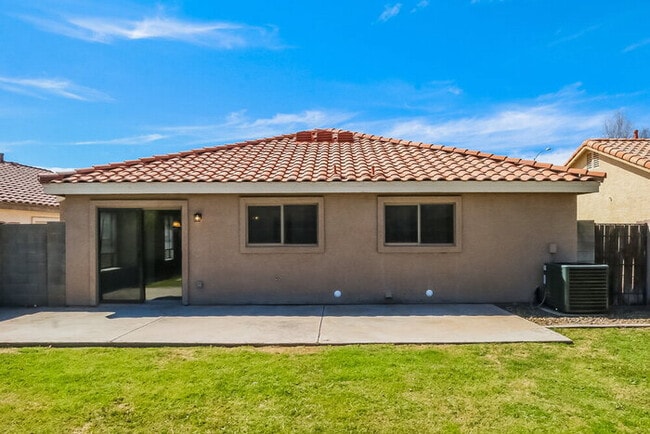 Building Photo - 8433 E Natal Cir