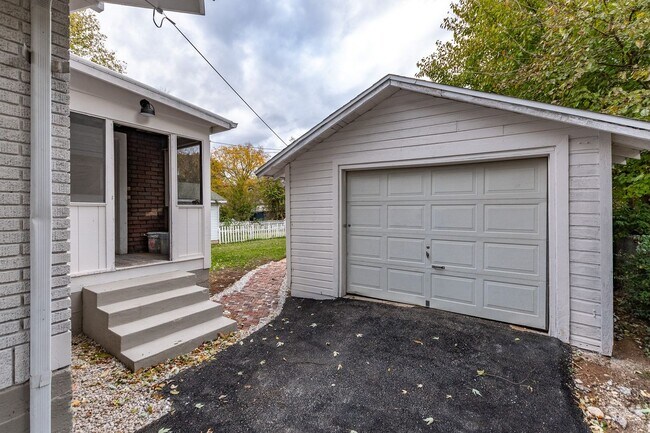 Building Photo - PRE-LEASING