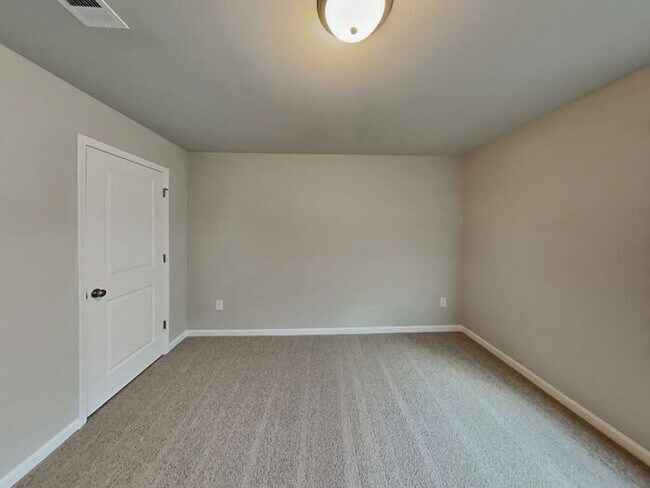 Building Photo - MOVE IN BY 5/24 AND RECEIVE JUNE RENT FREE!