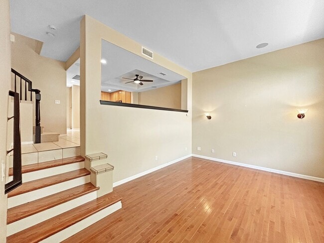 Building Photo - Charming 2BD/2.5BA Townhouse in Bankers Hi...