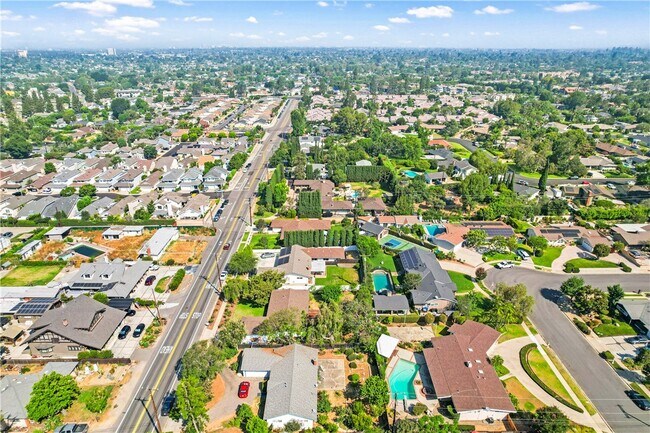 Building Photo - 1281 La Colina Dr