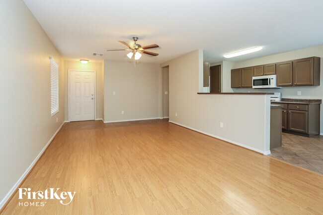 Building Photo - 5508 Crinoline Ave