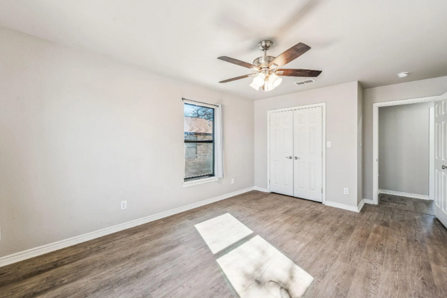 Building Photo - 1430 N Race