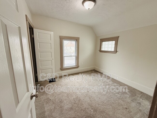 Building Photo - 2115 W 105th St